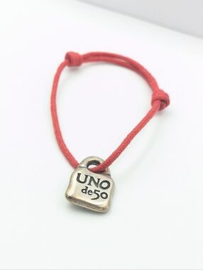 Uno De 50 Unisex red cord adjustable charm bracelet